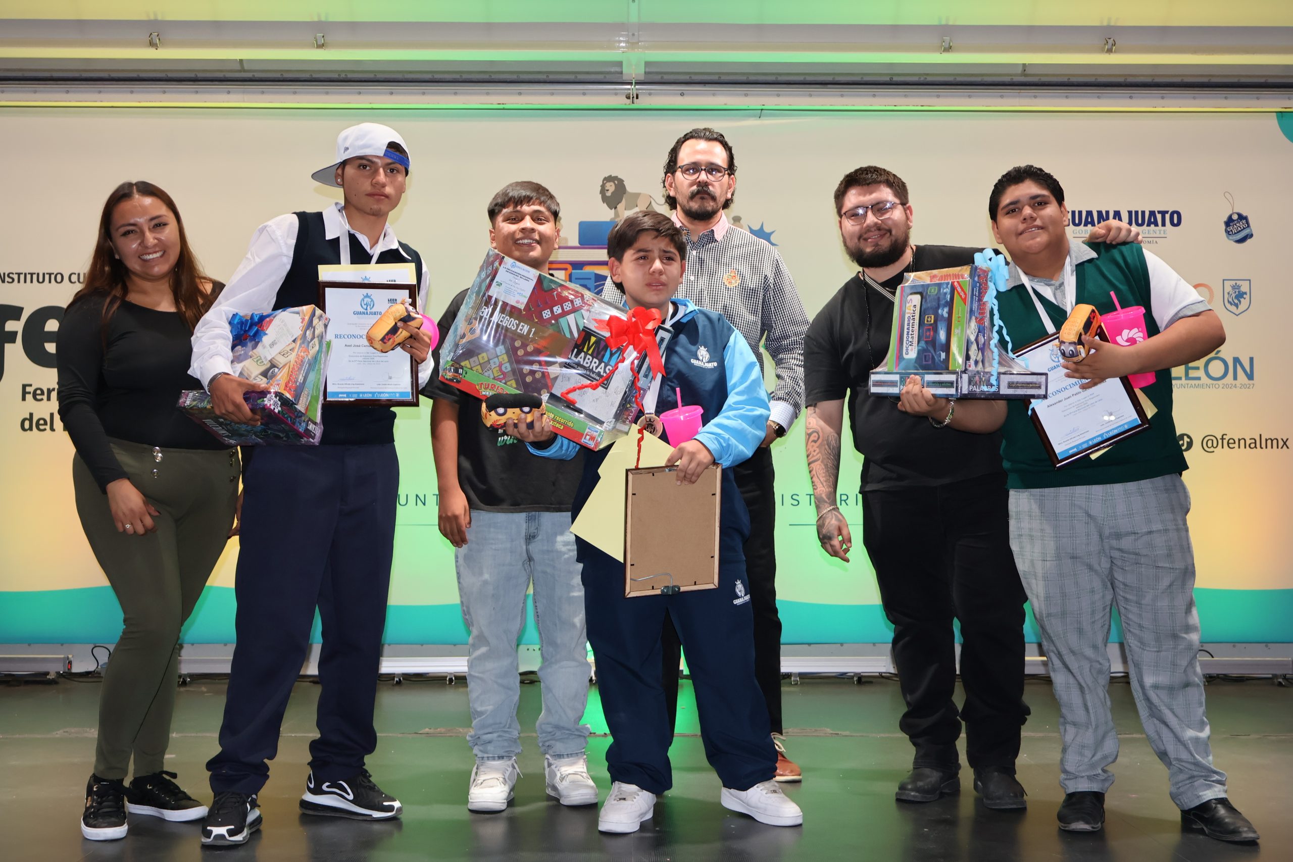De las aulas a la FENAL 2026: estudiantes demuestran habilidades en léxico y expresión oral.