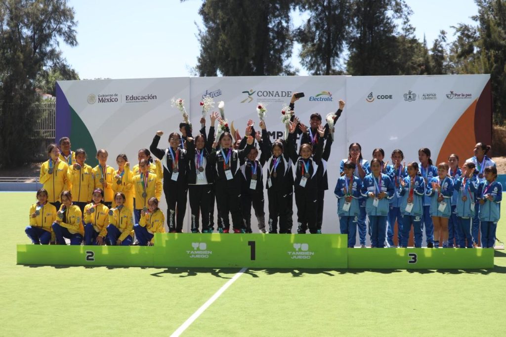 LLEGAN MEDALLAS EN HOCKEY