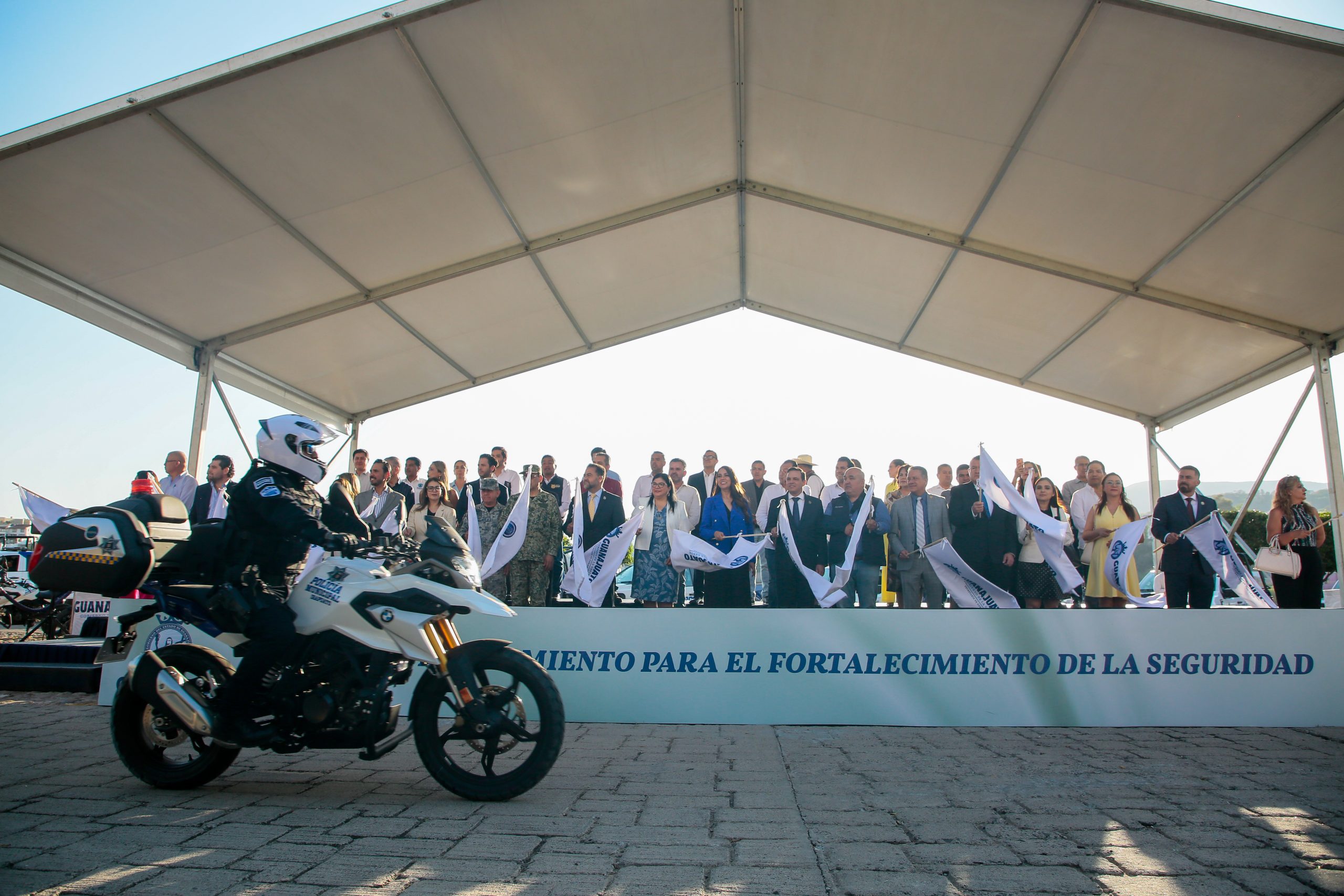 Entrega Gobernadora equipamiento por más de 143 mdp para fortalecer a las corporaciones de policía de los 46 municipios