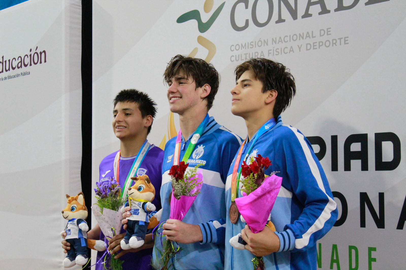 NADADORES SUPERAN LAS MEDALLAS DEL 2025