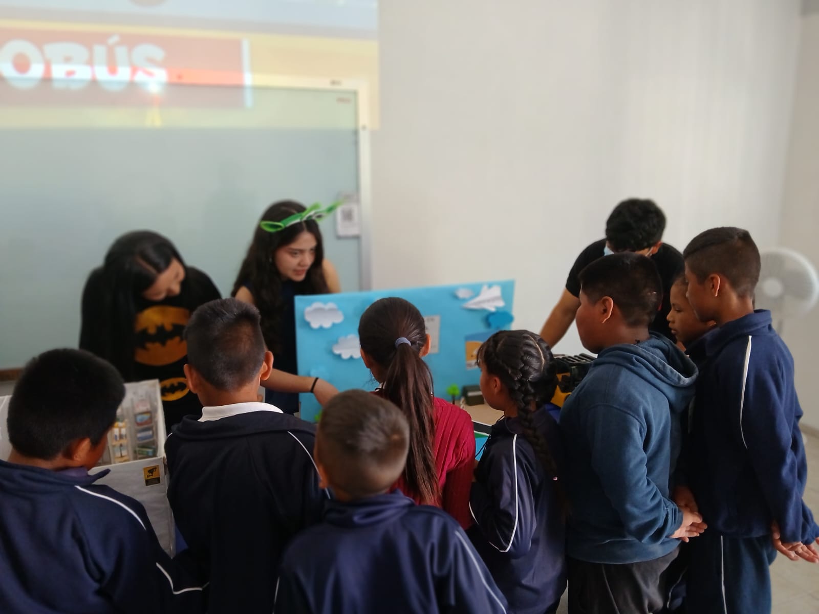 Unen esfuerzos para fortalecer la permanencia escolar y las aspiraciones educativas de estudiantes de la primaria Majurru