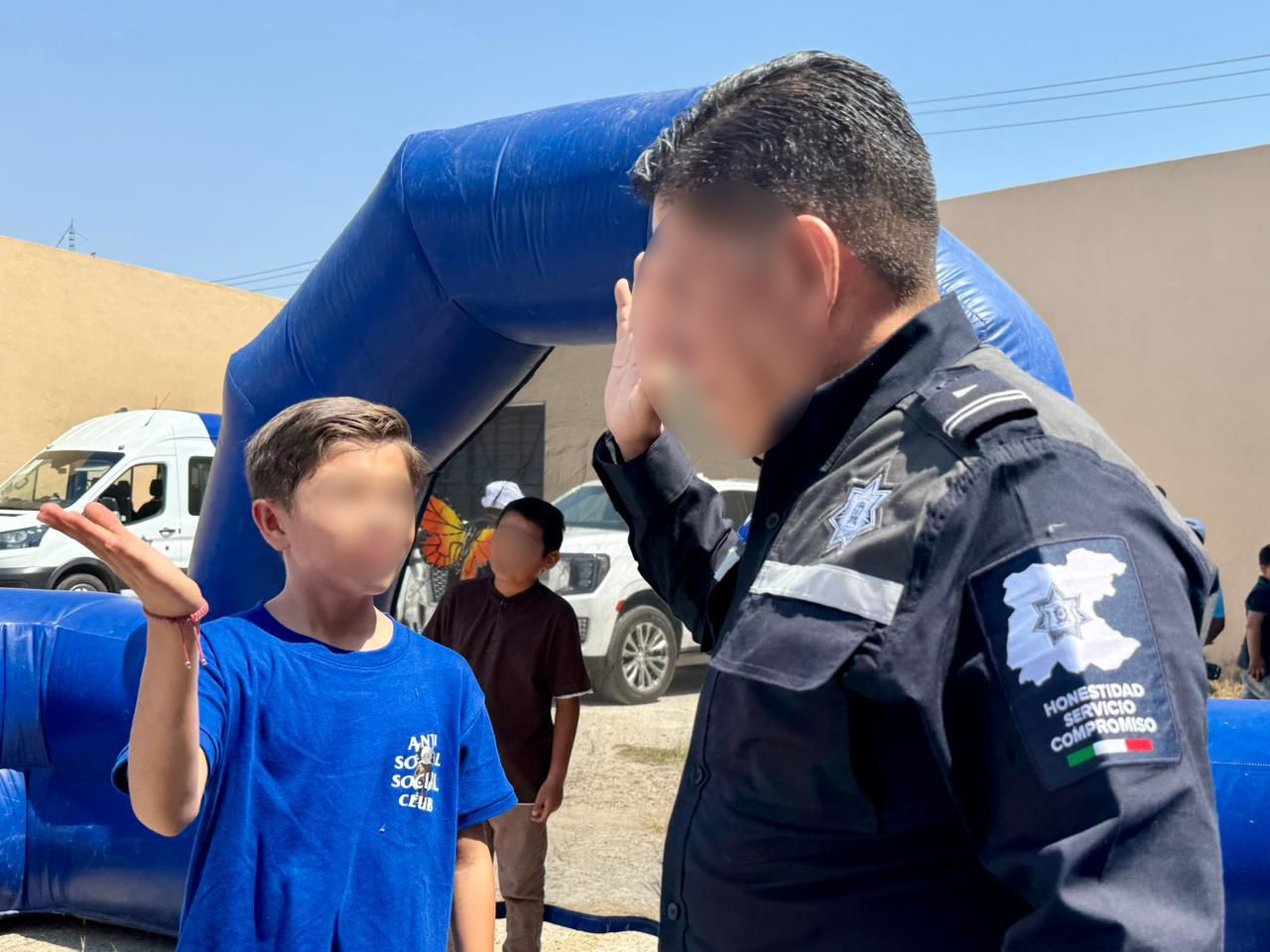 Entre juegos y convivencia, integrantes de las FSPE y Policía de Caminos festejaron a niñas y niños en tratamiento oncológico