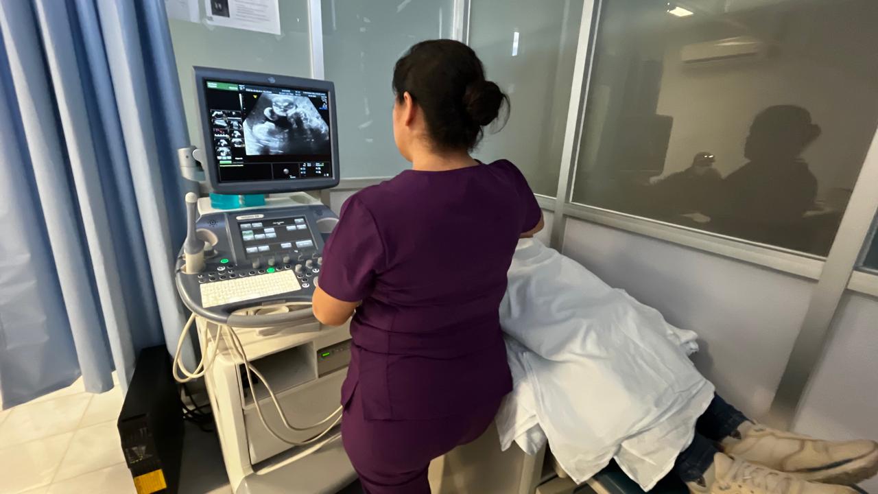 SSG acerca servicios de medicina materno fetal a embarazadas del noreste del estado.