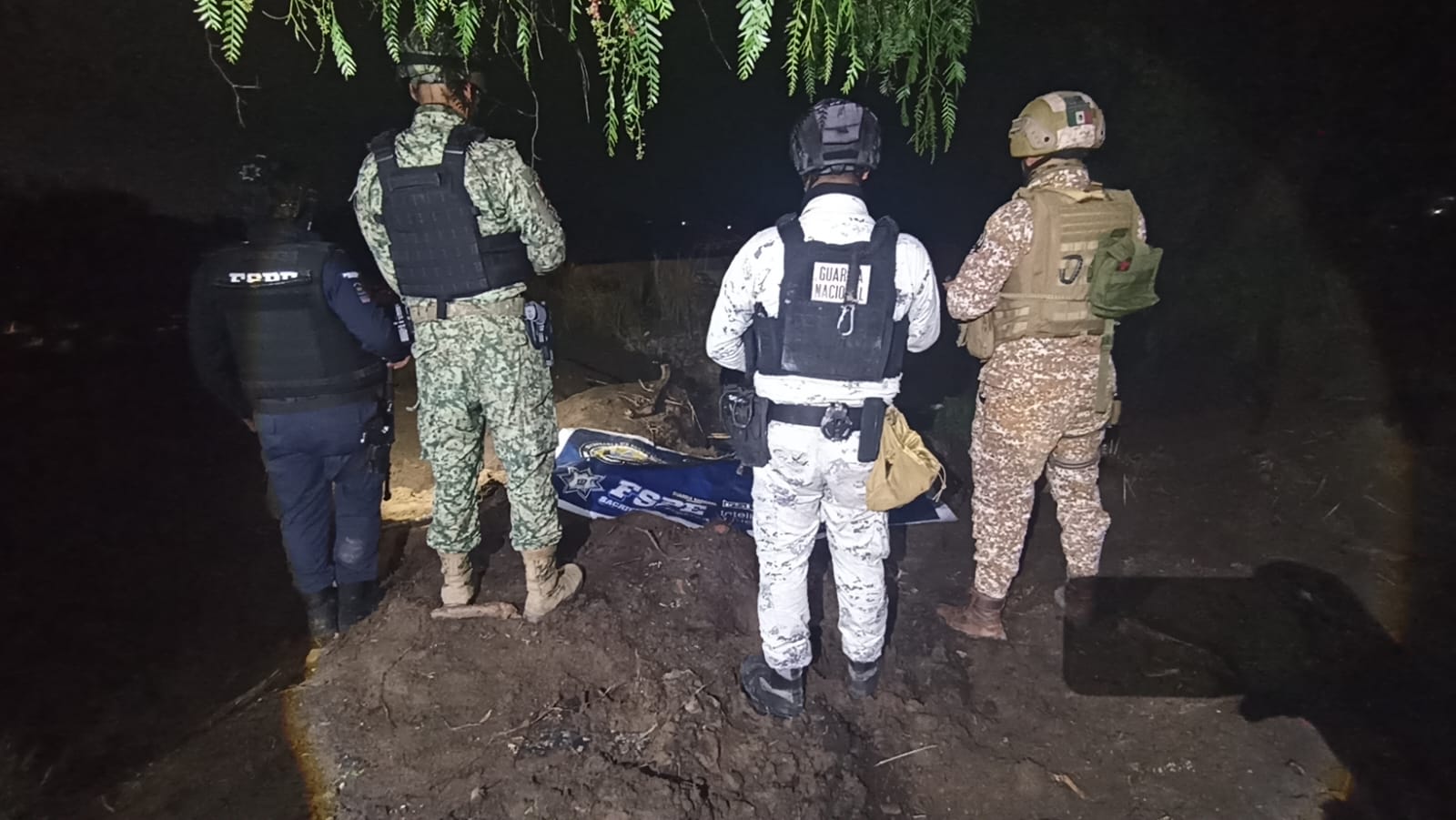 Aseguran autoridades estatales y federales centro de almacenamiento de hidrocarburo en Cortazar  