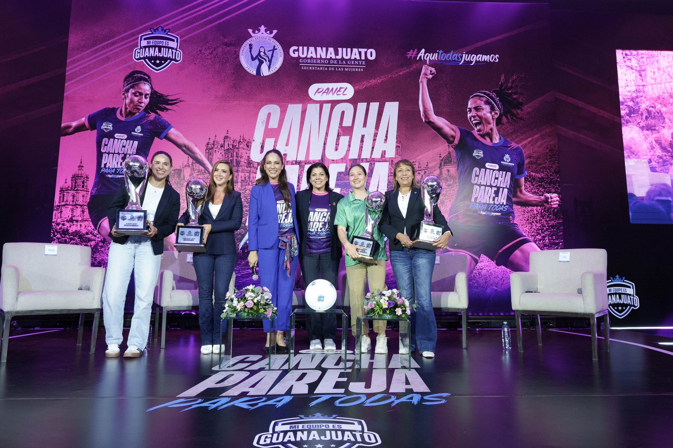 Promueve Gobierno de la Gente igualdad en el futbol y en la vida con el panel Cancha Pareja para Todas