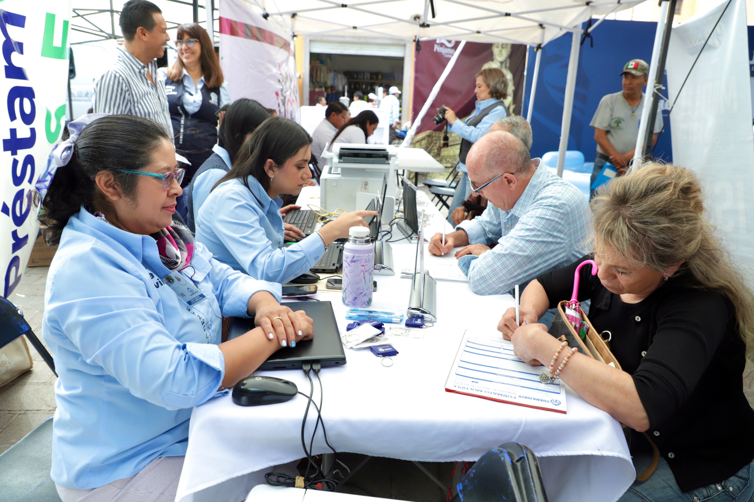 Familias de Pénjamo obtienen servicios gratuitos en encuentro impulsado por el DIF Estatal