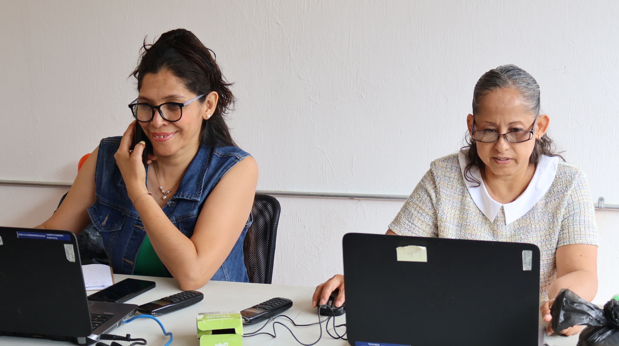 Instalan call center en la Delegación Regional de León para brindar atención telefónica a las comunidades escolares.
