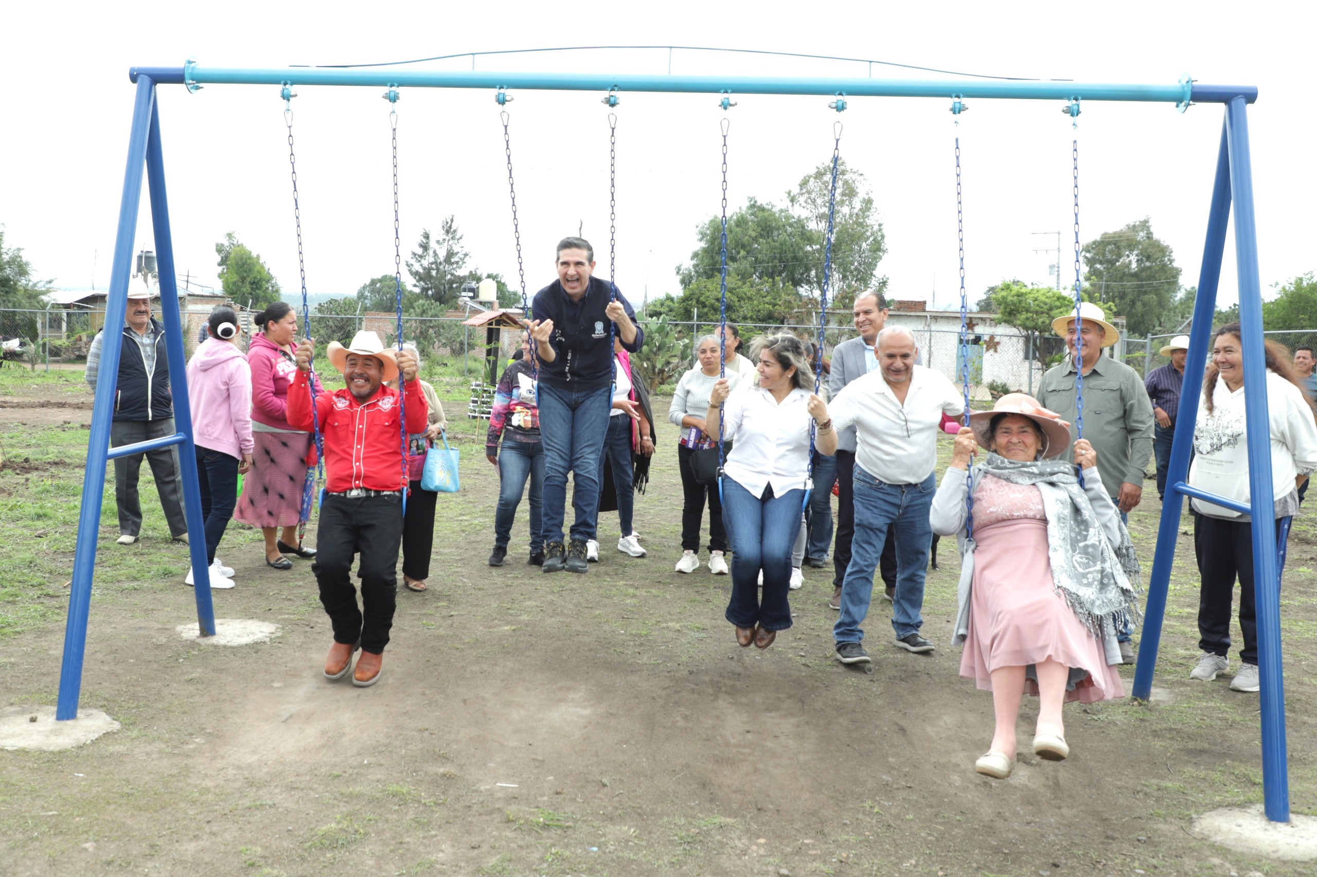 Consolida DIF Estatal proyectos de desarrollo en cinco comunidades de Apaseo el Alto.
