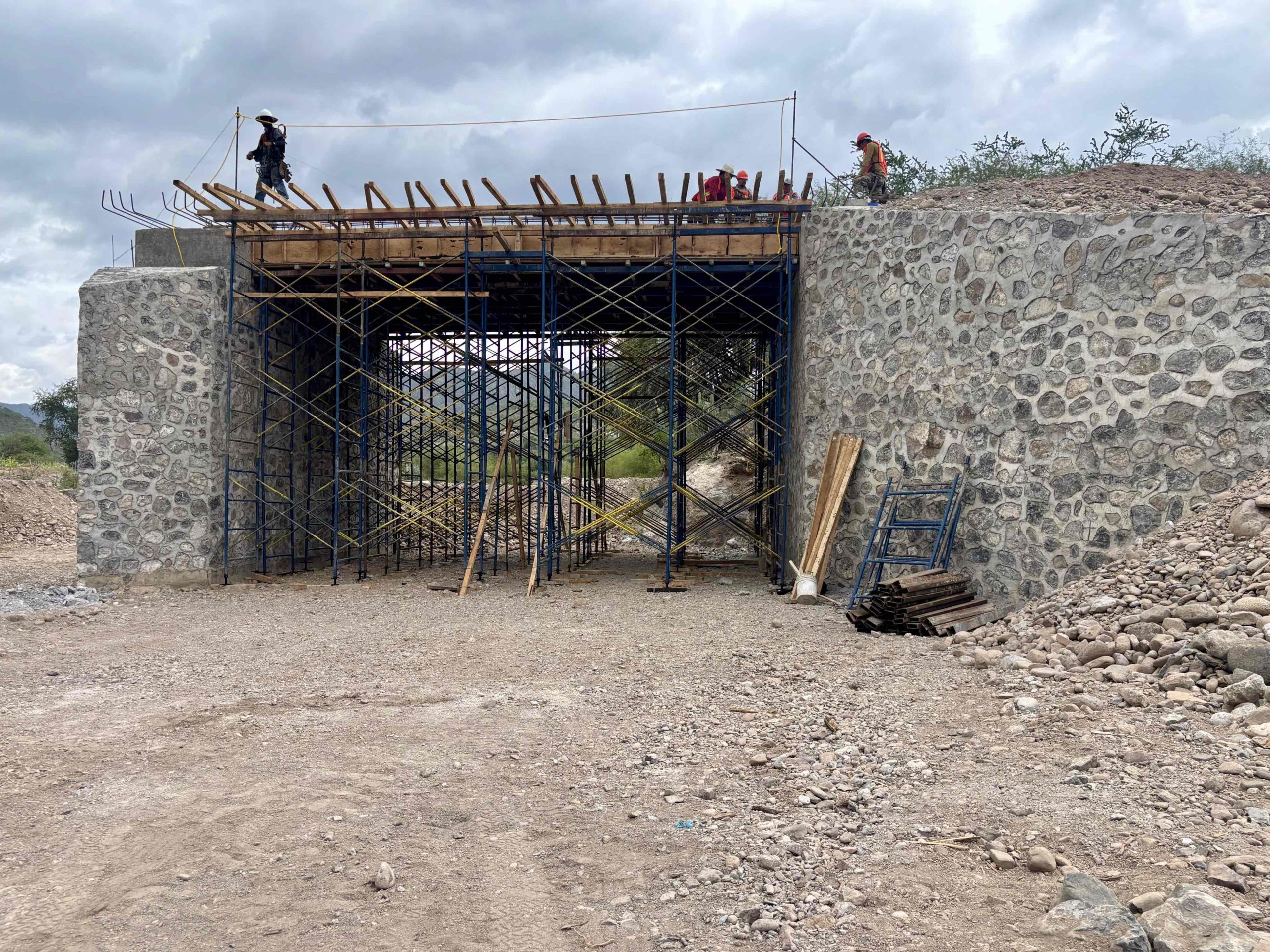 Gobierno de la Gente consolida la conectividad en Xichú con la cuarta etapa del camino La Noria - Las Palomas