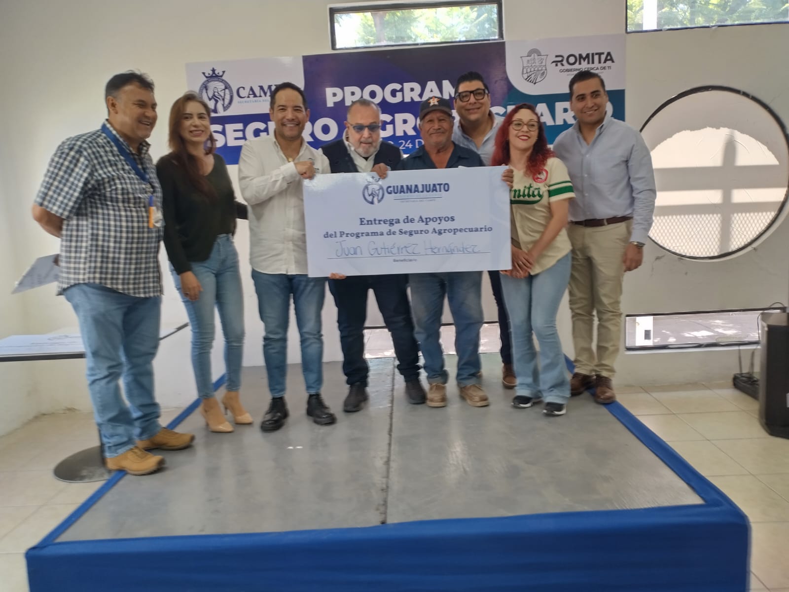Entrega apoyos del Seguro Agropecuario en Romita para reactivar la producción afectada por contingencias climáticas