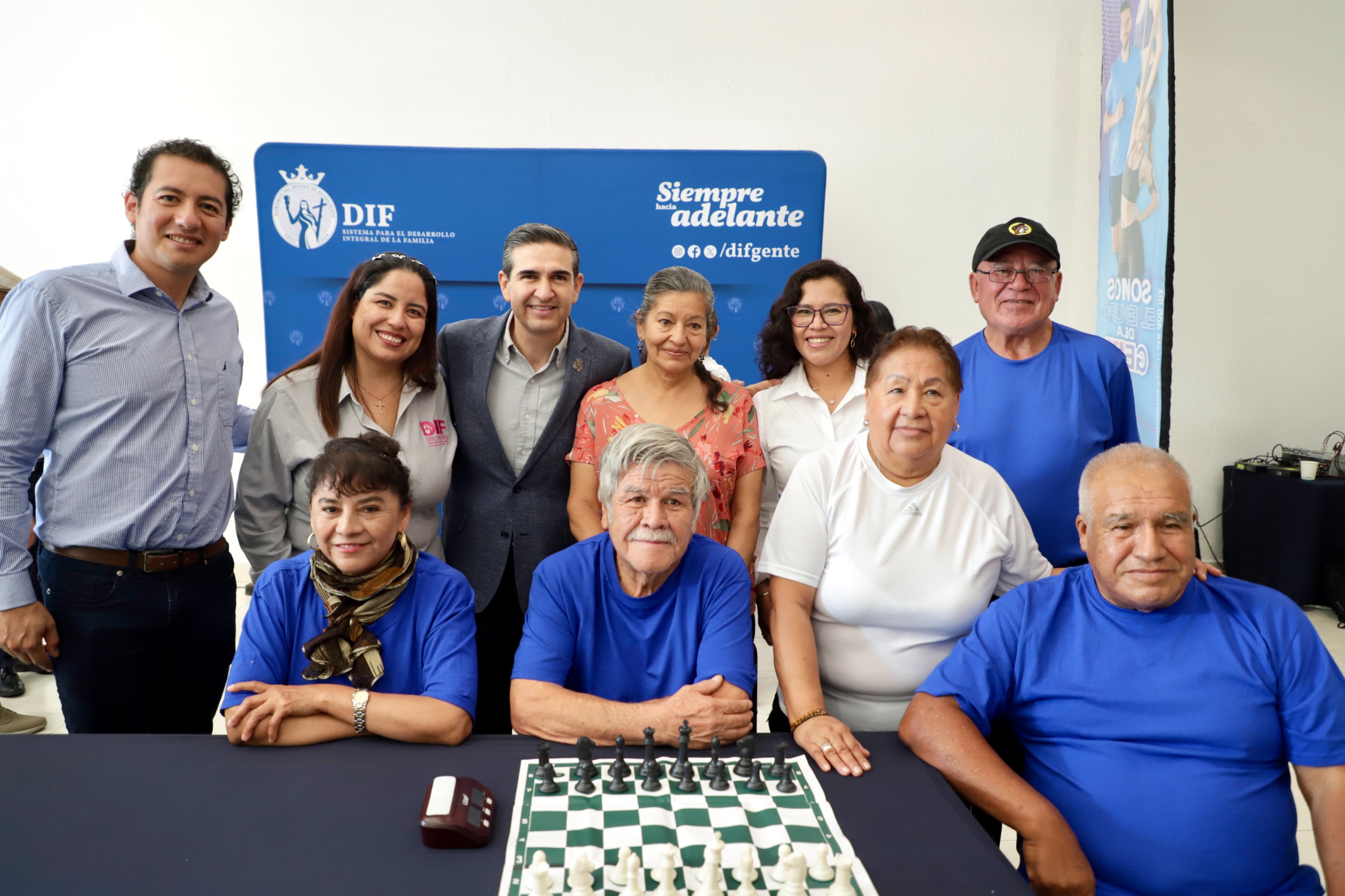 Impulsa DIF Estatal el talento de personas mayores con torneo de ajedrez.