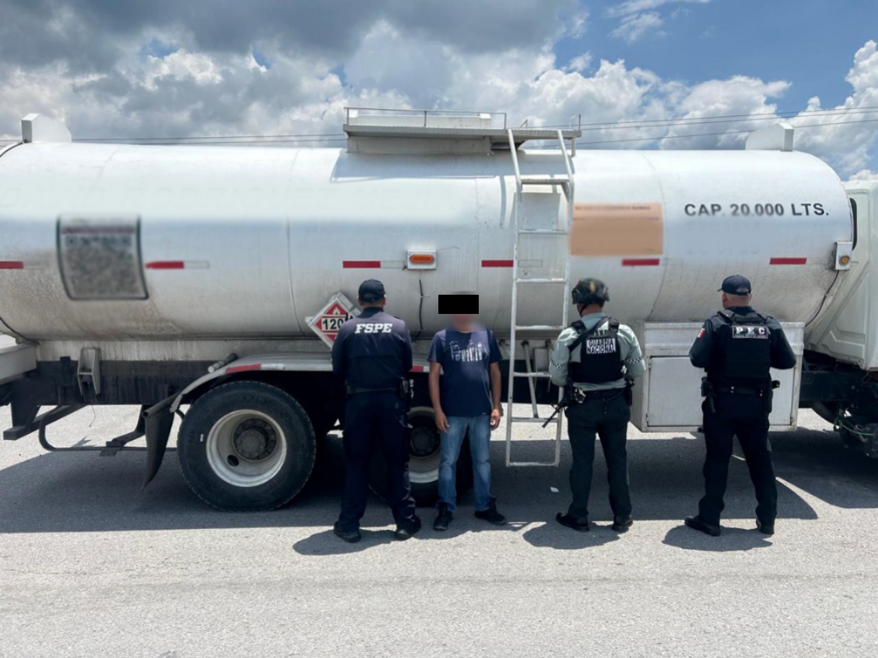 Asegura PEC tractocamión con 20 mil litros de hidrocarburo en San José de Iturbide