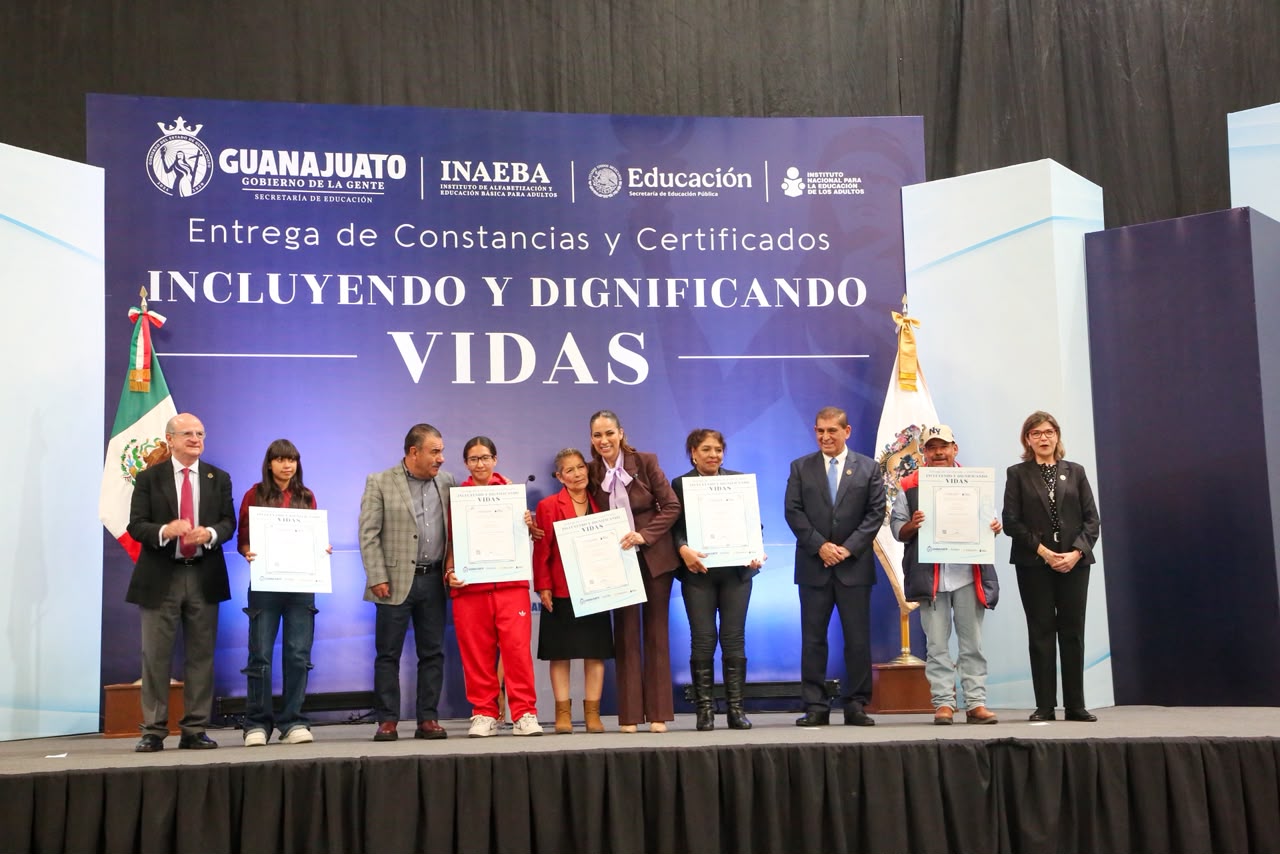 Entregan 1 mil 025 Constancias y Certificados del INAEBA