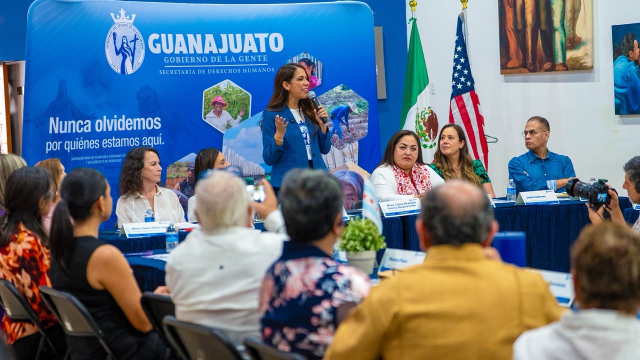 Realiza Libia Dennise gira de atención a personas migrantes en Chicago