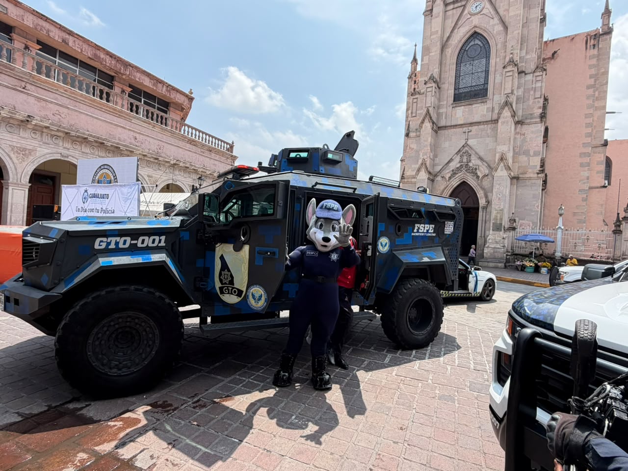 Construye Secretaría de Seguridad y Paz espacios de confianza con feria de proximidad policial en Moroleón