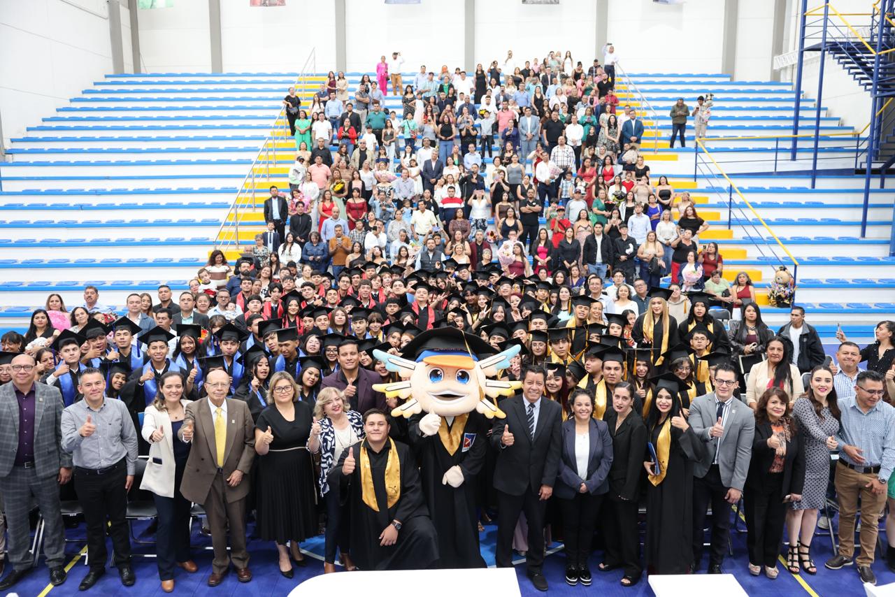 SABES reconoce el esfuerzo de más de 10 mil jóvenes que se gradúan del Bachillerato