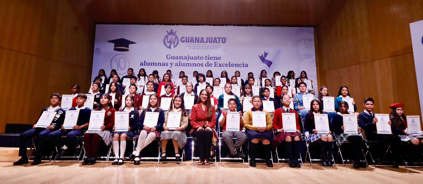 Reconoce Gobernadora la excelencia académica de estudiantes guanajuatenses