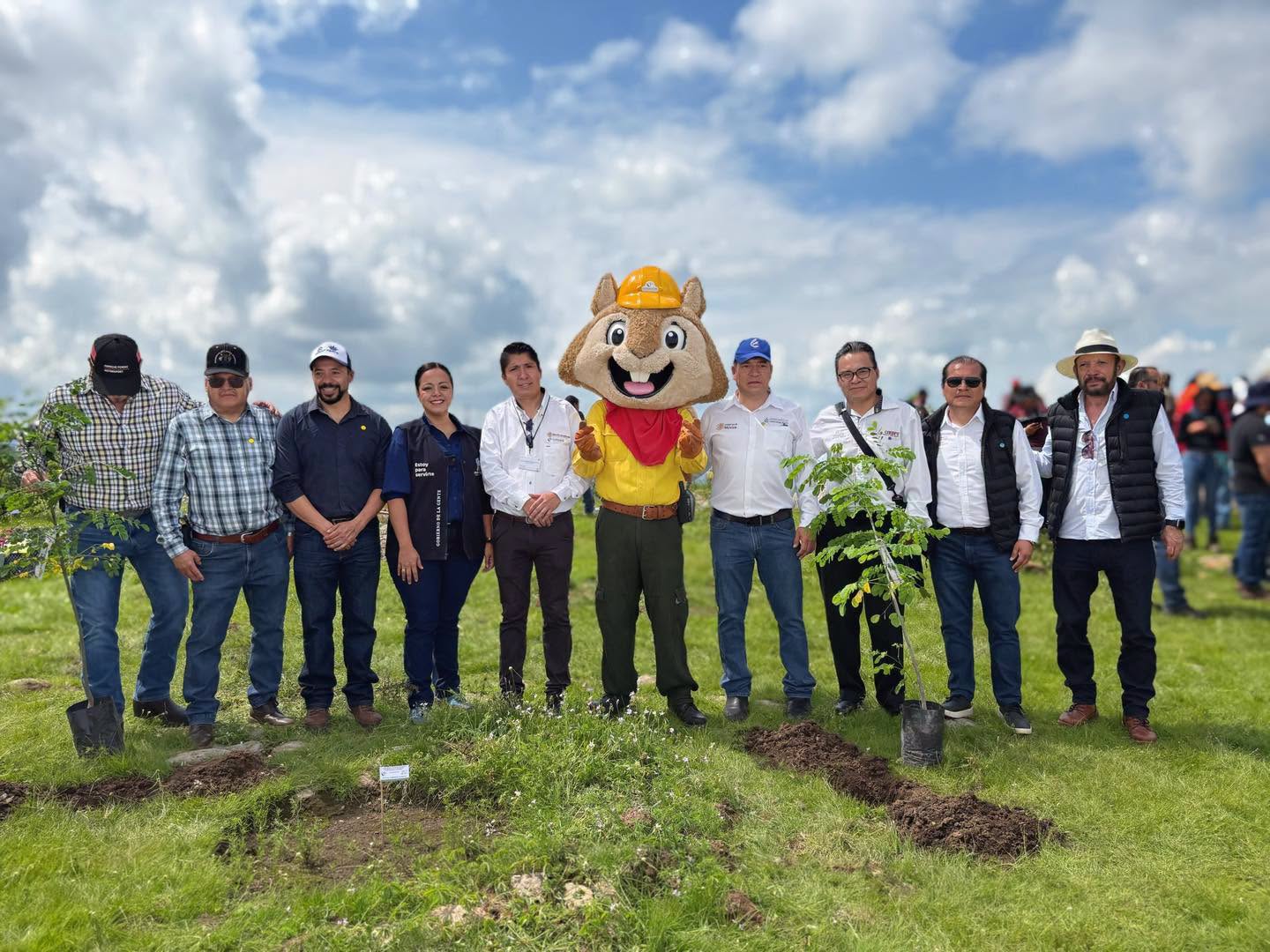 Procuraduría Ambiental participa en jornada de reforestación con CONAFOR
