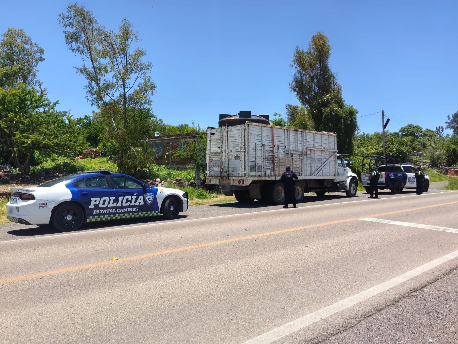 Asegura PEC 10 mil litros de hidrocarburo en Pénjamo   
