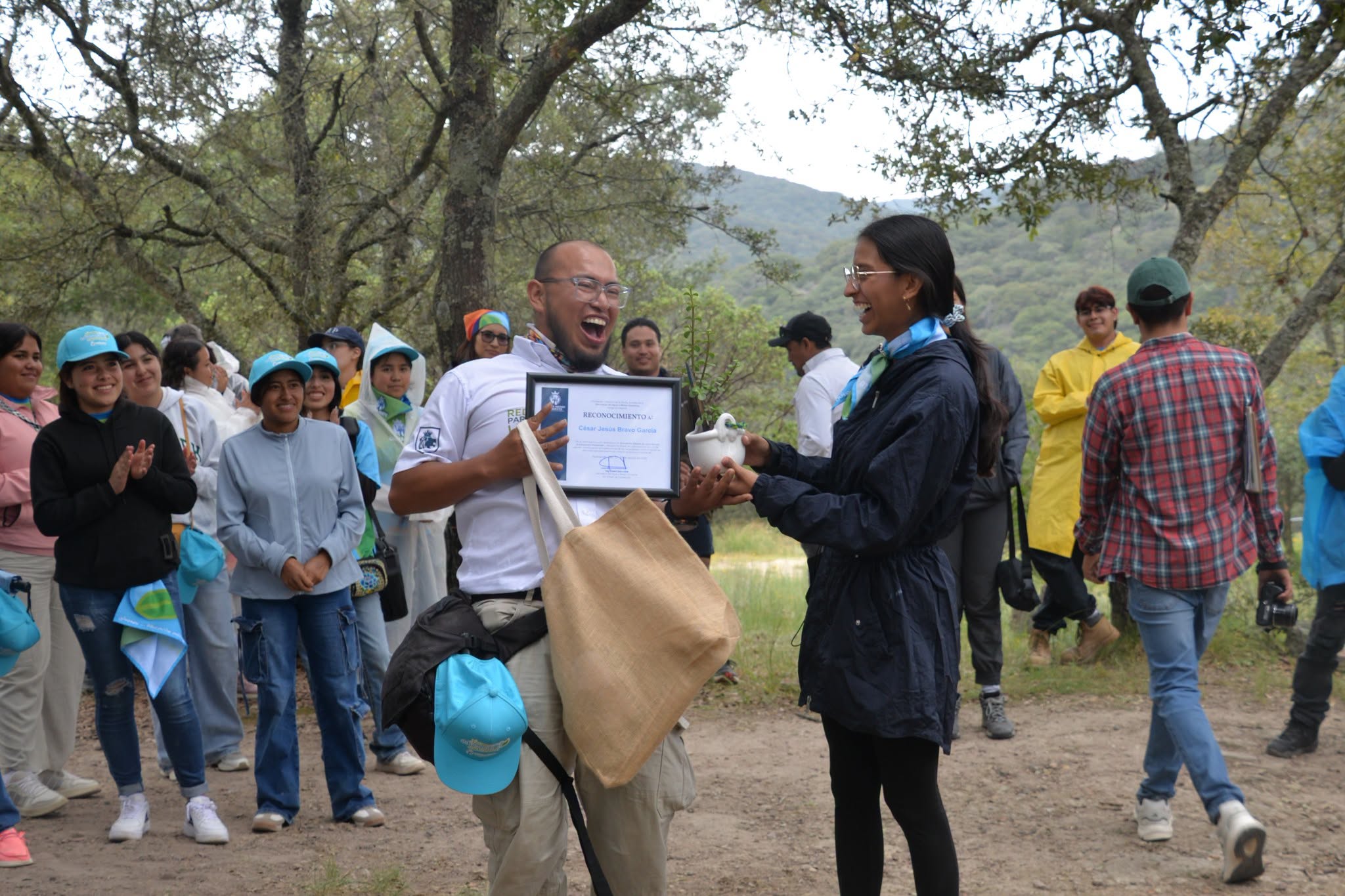 Campamento reúne talento juvenil y reforesta 750 árboles en Sierra de Lobos