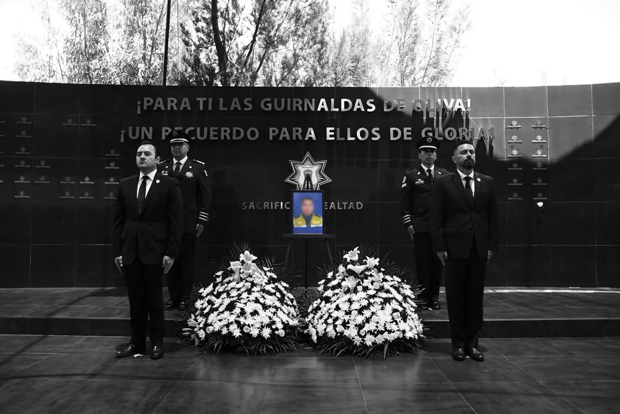 Despiden con honores a Jesús Francisco, oficial caído de la Policía Estatal de Caminos