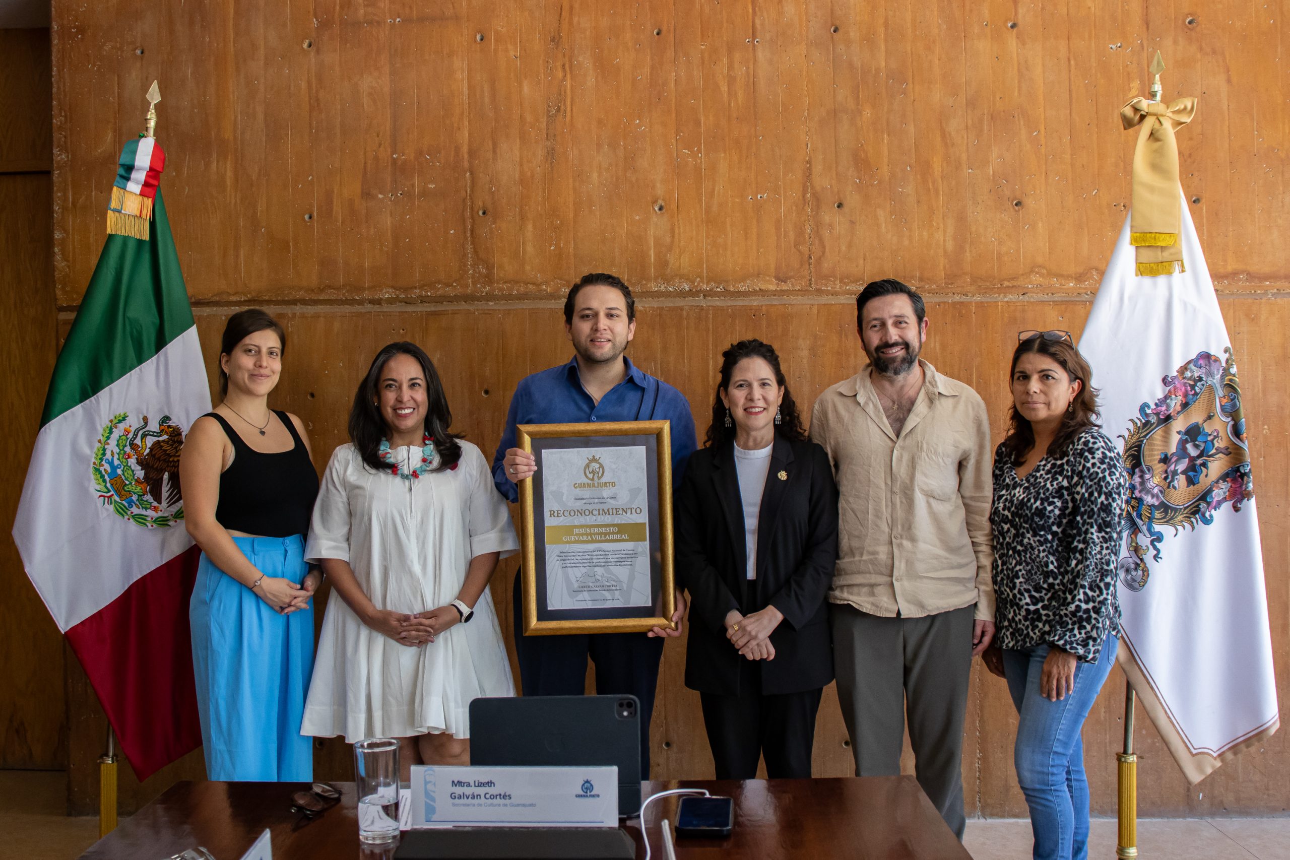 Jesús Ernesto Guevara Villarreal recibe el XXV Premio Nacional de Cuento Efrén Hernández