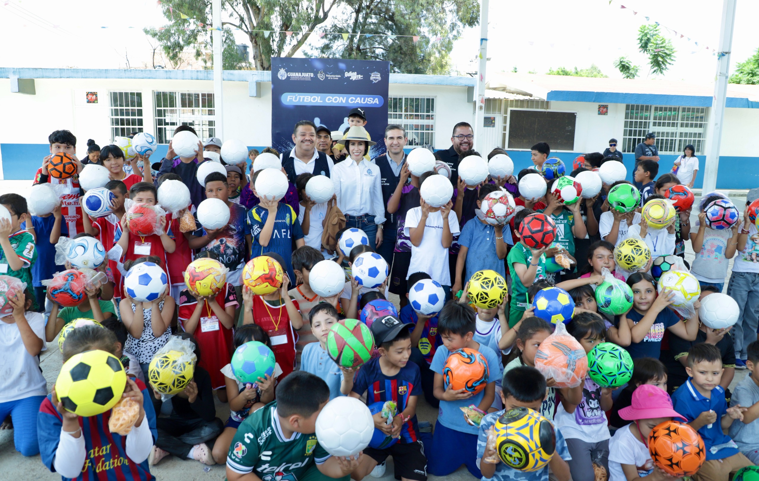 Entregará Gobierno de la Gente 6 mil balones a niñas, niños y jóvenes a través del Voluntariado.