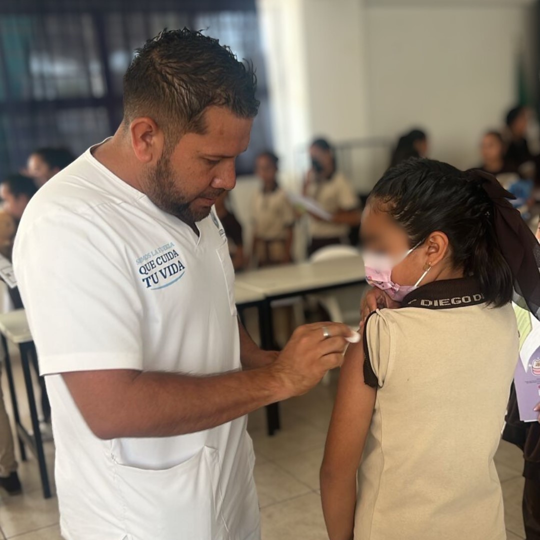 SSG registra más de 102 mil dosis aplicadas contra el VPH a diferentes grupos sociales.