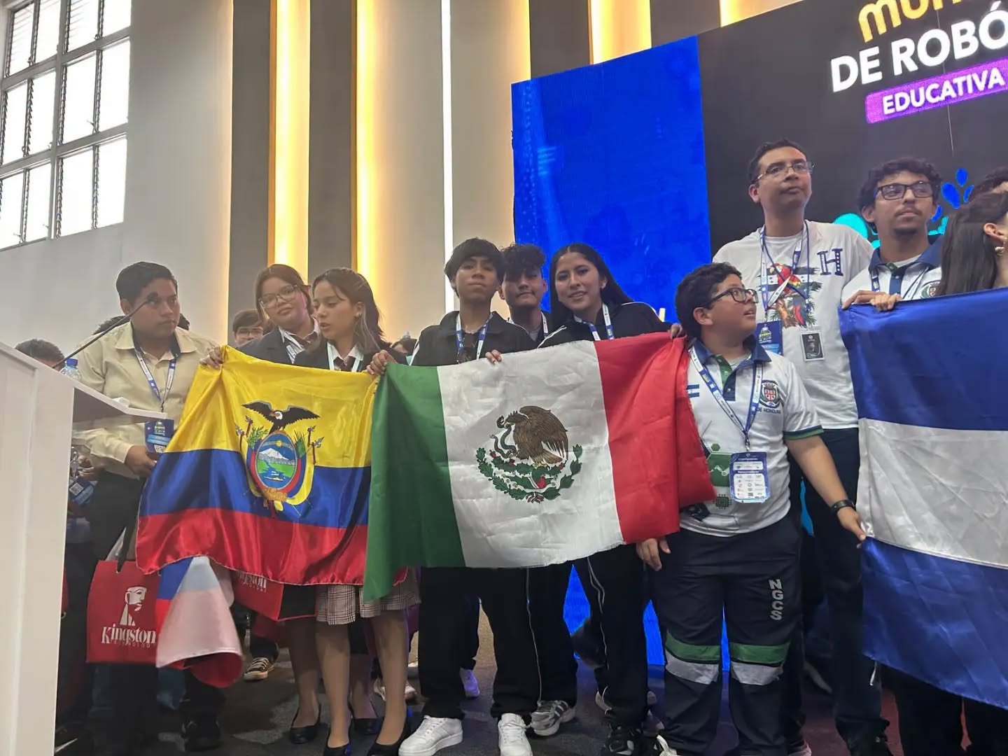 Guanajuato, Guanajuato a 28 de septiembre de 2026. Estudiantes de los Telebachilleratos Comunitarios de la Universidad Virtual del Estado de Guanajuato (UVEG) destacaron en dos competencias que reconocen el talento, la creatividad y la capacidad de innovación de jóvenes guanajuatenses.