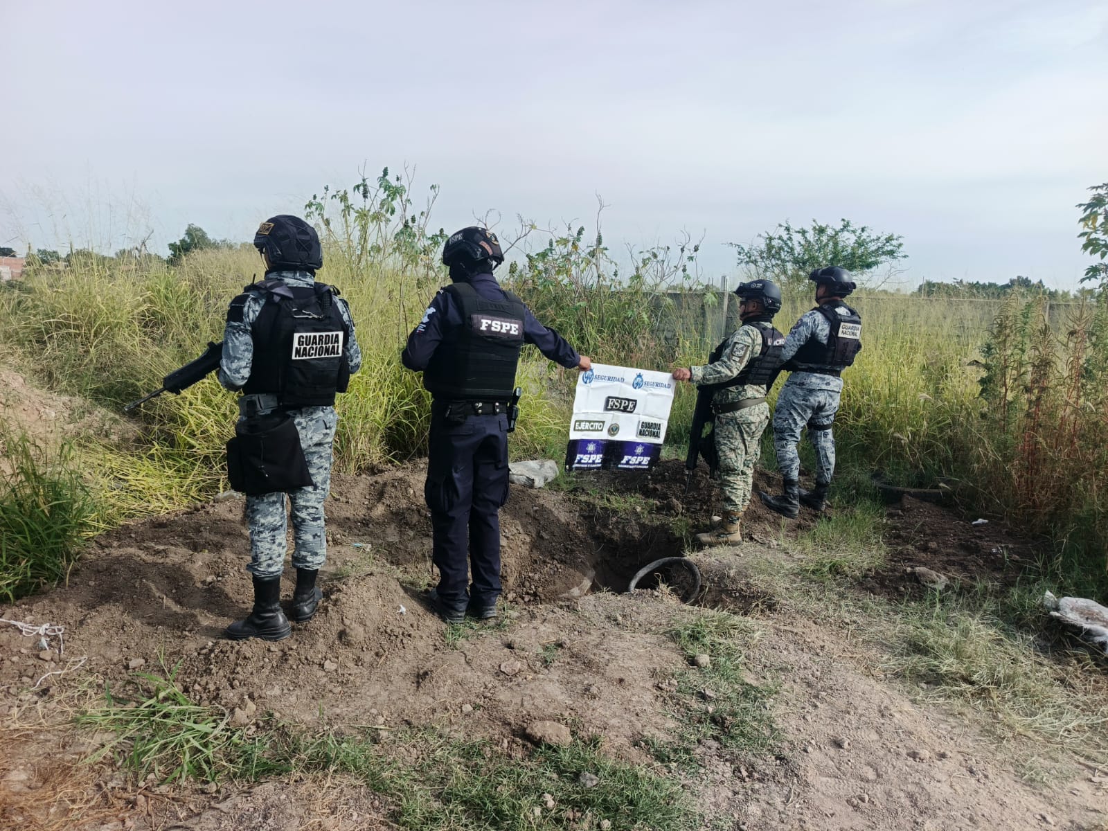 Aseguran FSPE 12 mil litros de presunto hidrocarburo, una toma clandestina y vehículos en Villagrán 