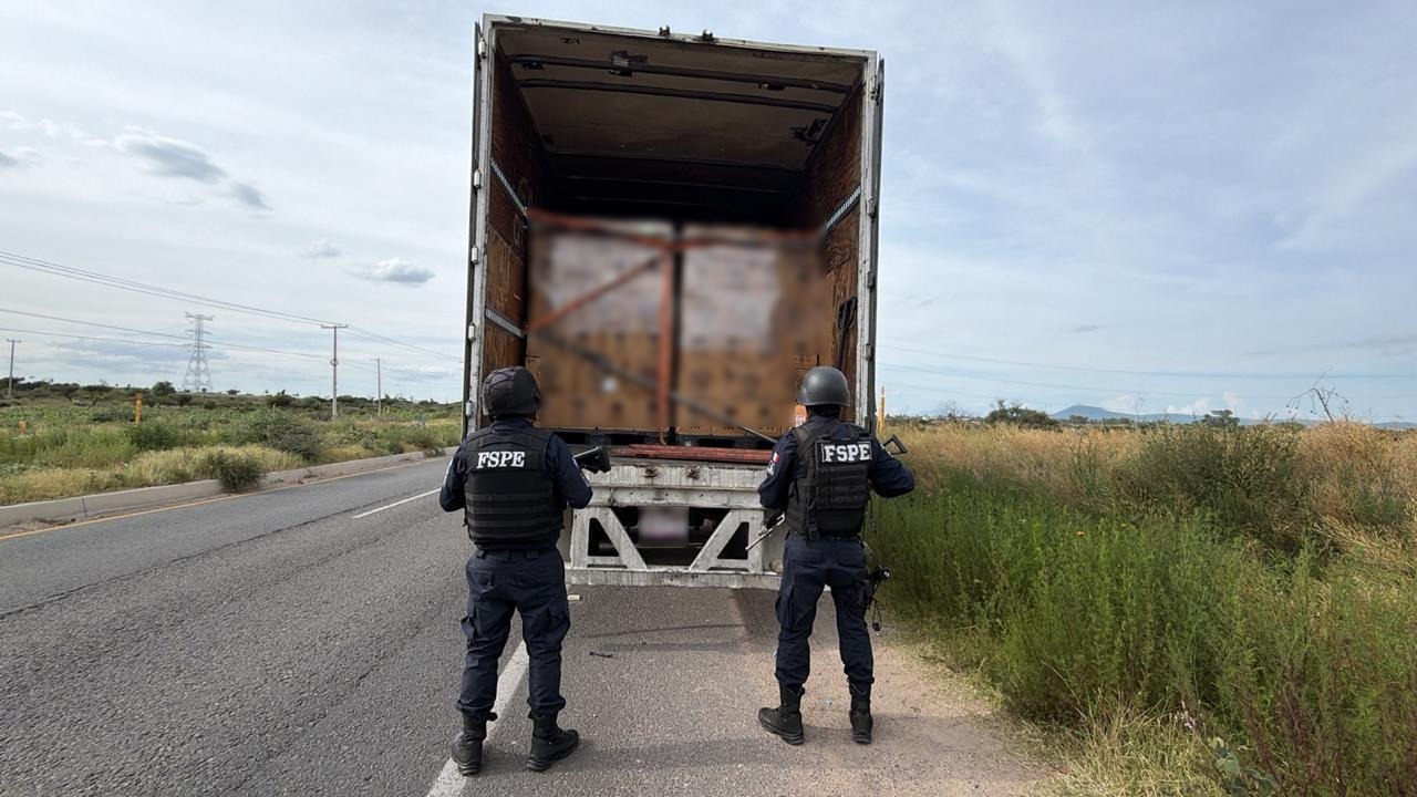 Asegura Secretaría de Seguridad y Paz cargamento con cervezas valuado en 800 mil pesos en Coroneo