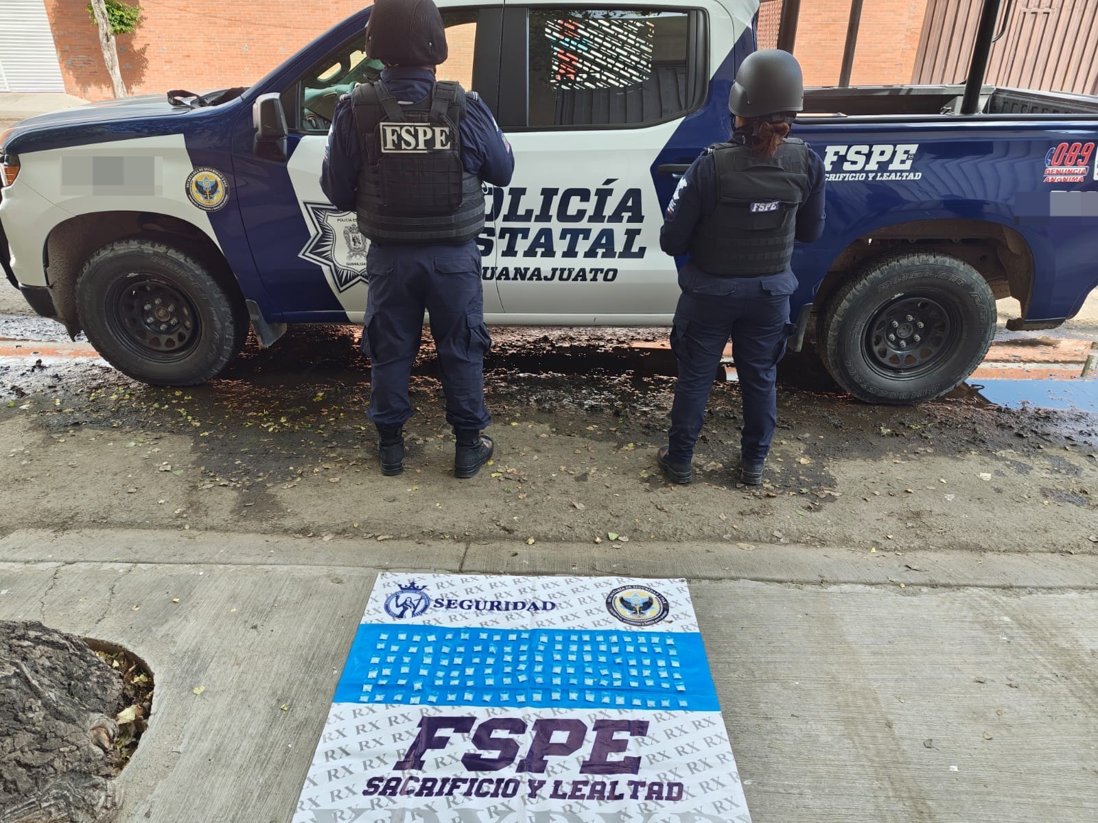 Aseguran FSPE 722 dosis de presunto cristal y detienen a dos personas en León  