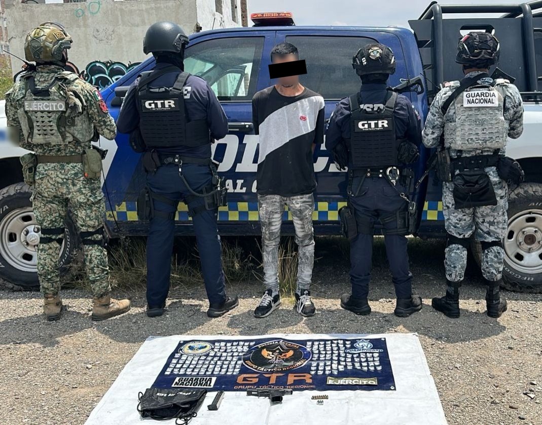 Detiene Grupo Táctico Regional a una persona con arma y asegura más de 300 dosis de presunta droga en León 