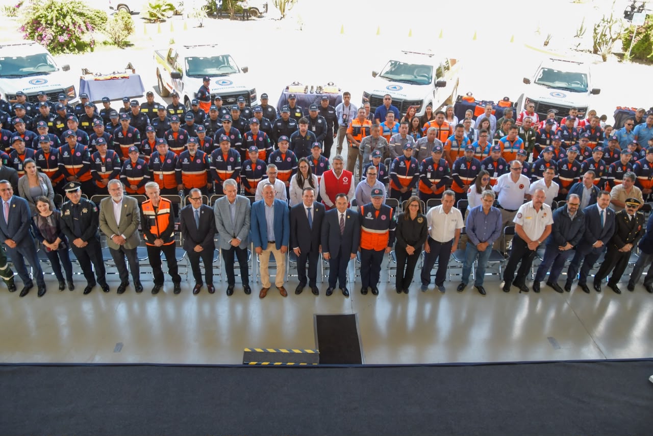 Recibe Coordinación Estatal de Protección Civil unidades de primera respuesta y uniformes 