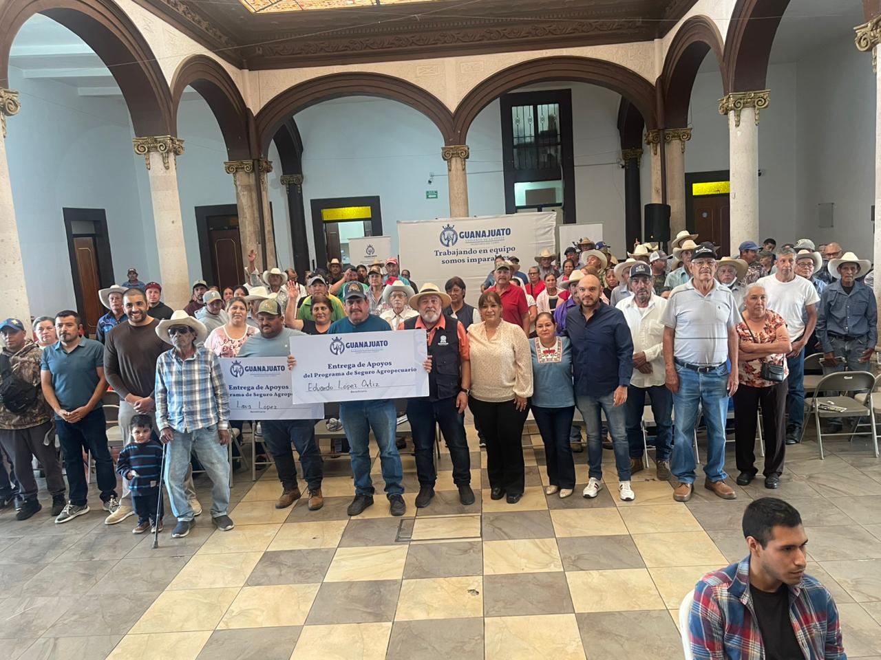 Gobierno de la Gente y SECAM  respaldan a productores de Moroleón afectados por contingencias climáticas