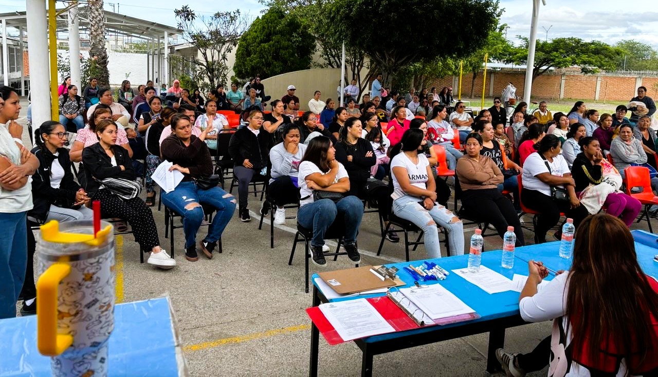 Capacita SEG en León a más de 7 mil integrantes de asociaciones y consejos escolares de 1,500 planteles