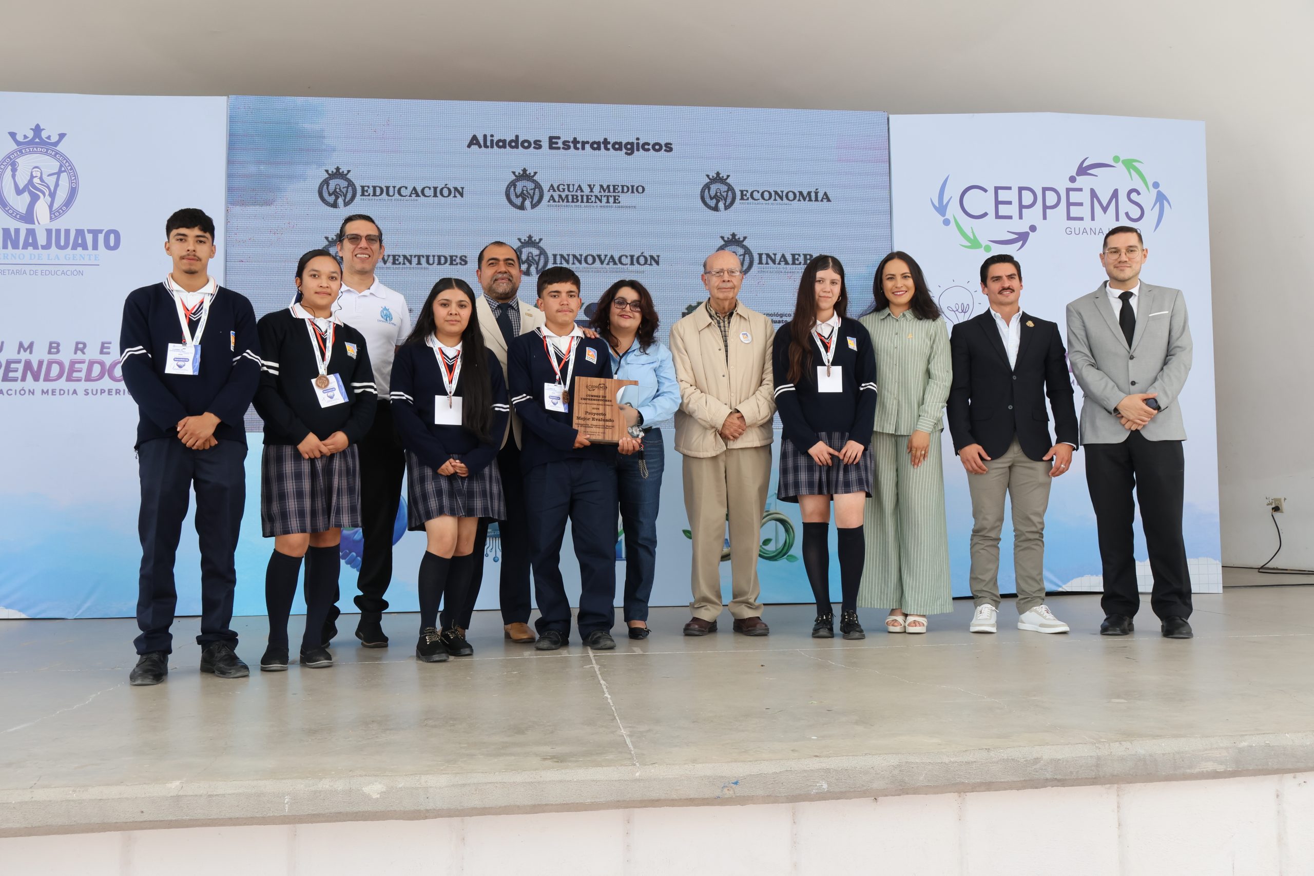 Estudiantes del Bachillerato SABES obtienen primer lugar en la 4ª Cumbre de Emprendedores