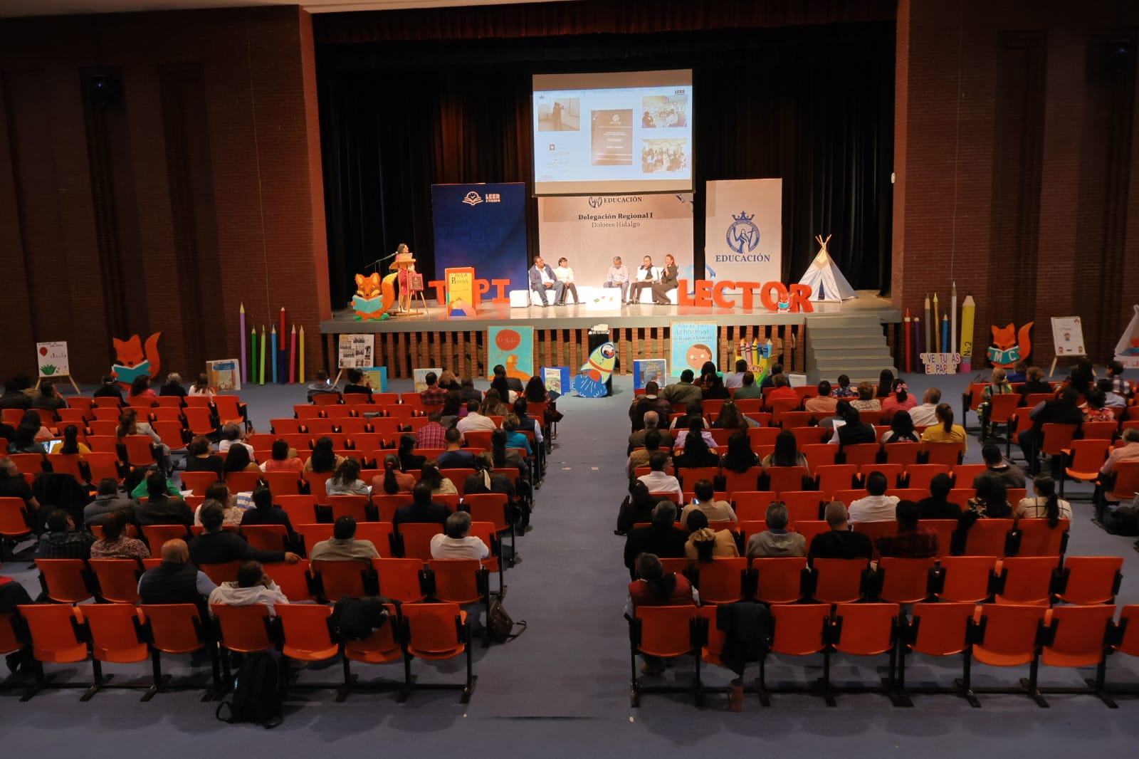 265 figuras educativas fortalecen la enseñanza de la lectura y escritura en la Región I