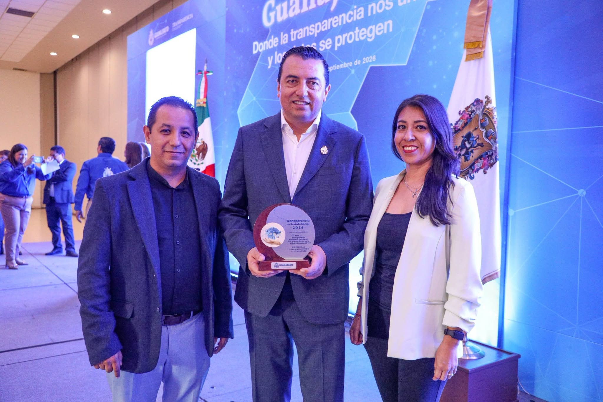 Guanajuato, Guanajuato a 1 de octubre de 2026. La Universidad Virtual del Estado de Guanajuato (UVEG), líder en educación virtual, continúa innovando con soluciones que fortalecen el acompañamiento a su comunidad estudiantil. Una de ellas es ASIRA, Análisis Semanal Inteligente de Rendimiento Académico, herramienta desarrollada por la Dirección de Innovación y Tecnologías de la Información (DITI) que utiliza Inteligencia Artificial para convertir los datos académicos en información útil y oportuna.