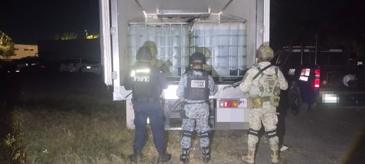 Aseguran FSPE 2 mil litros de hidrocarburo y recuperan vehículo con reporte de robo en Salamanca