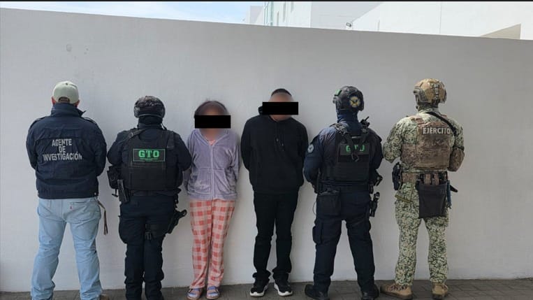 Cateo en Valle de Santiago: detienen a dos personas y aseguran 302 bolsas con presunta droga