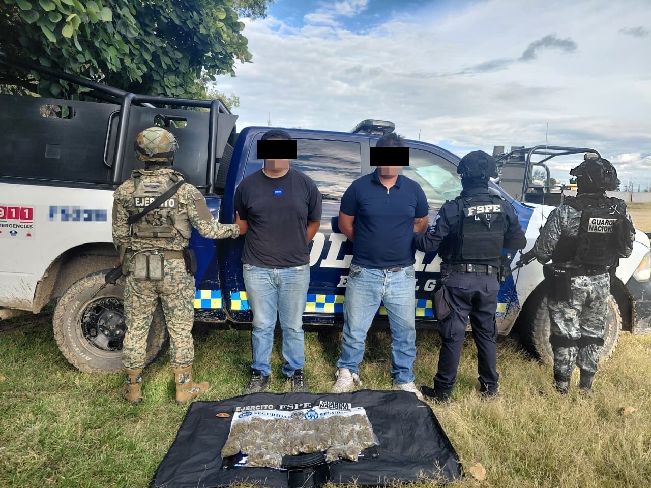 Detienen FSPE a dos personas en Juventino Rosas; aseguran marihuana y 26 cartuchos útiles
