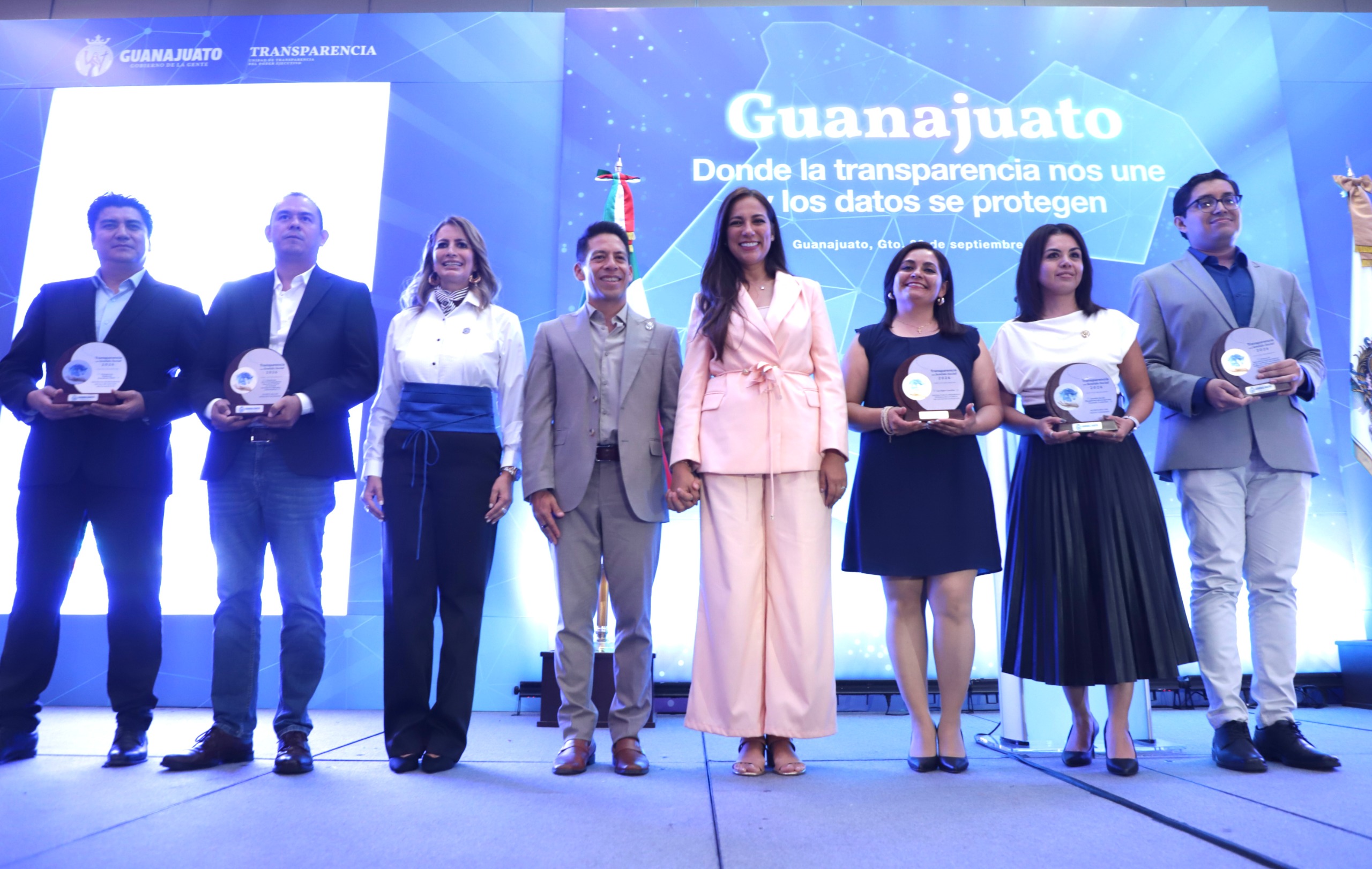 Reconocen al recetario Superlunches de DIF Estatal por su utilidad para las familias.