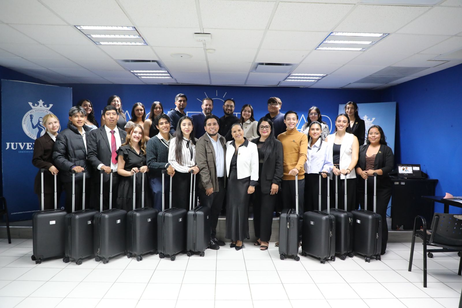 Juventudes abandera a 20 jóvenes que llevarán el talento de Guanajuato a Costa Rica para fortalecer proyectos de salud mental