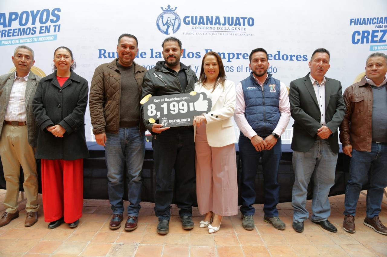 A través de la Financiera y Apoyos Tú Puedes Guanajuato más de 2 mil 129 personas de la región han sido beneficiadas con recurso para iniciar un negocio o hacer crecer el que ya tenían. De este total, el 80% son mujeres y el 20% hombres. Con esta estrategia se lograron asegurar 2 mil 318 empleos.